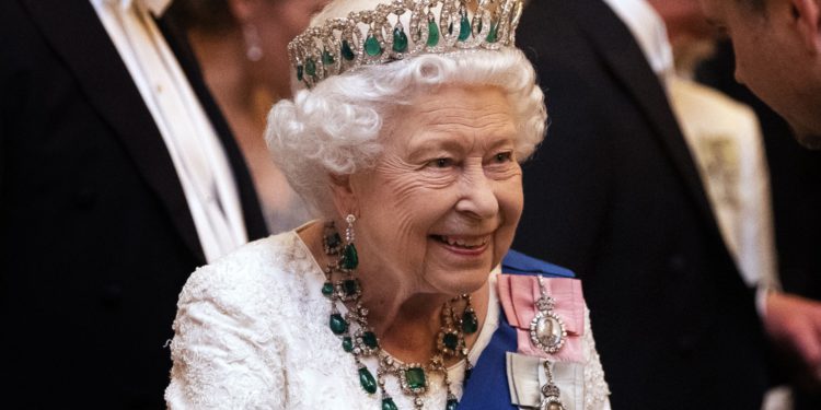 fortuna de la reina Isabel II